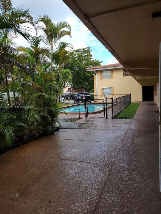 For Sale: $160,000 (2 beds, 2 baths, 945 Square Feet)
