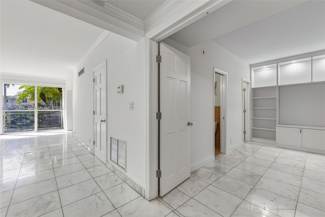 Под контрактом: $435,000 (2 спален, 2 ванн, 1230 Квадратных фут)