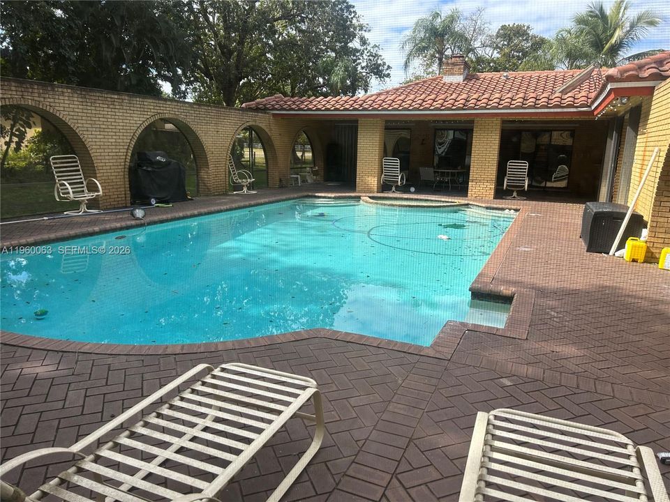 En Venta: $2,999,999 (4 camas, 2 baños, 2091 Pies cuadrados)