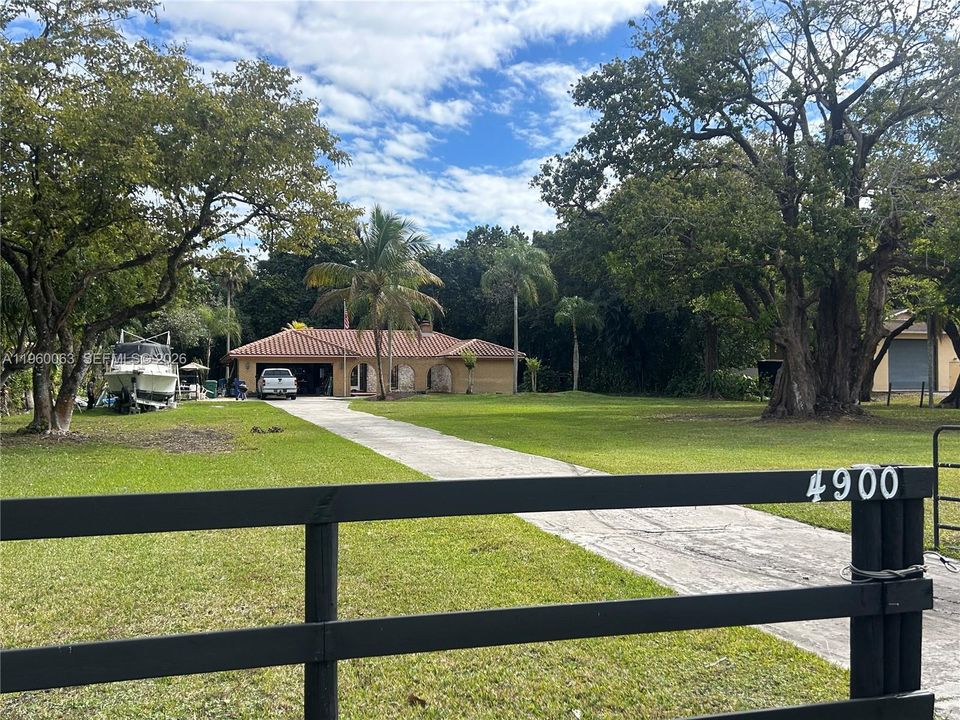 En Venta: $2,999,999 (4 camas, 2 baños, 2091 Pies cuadrados)