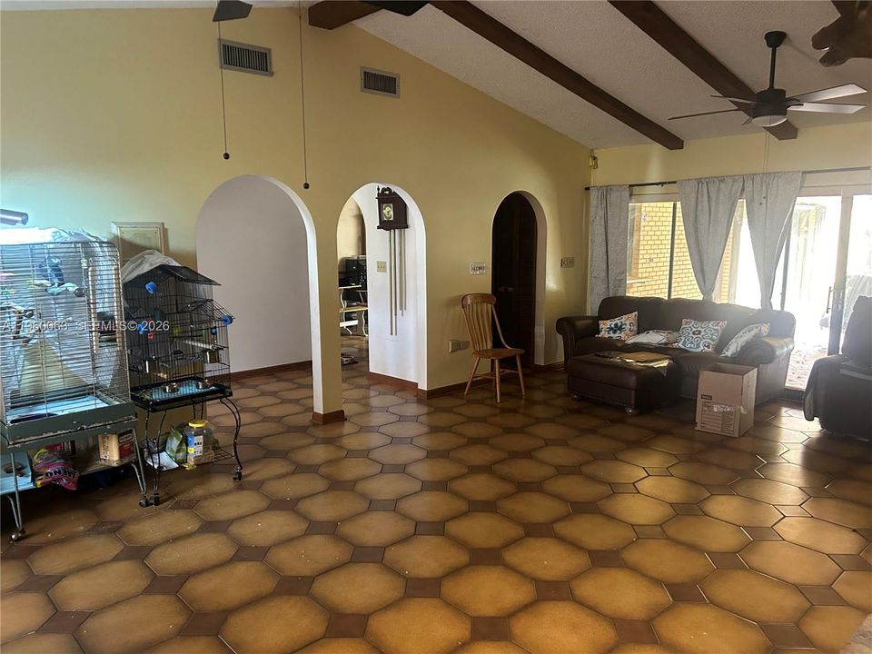 En Venta: $2,999,999 (4 camas, 2 baños, 2091 Pies cuadrados)