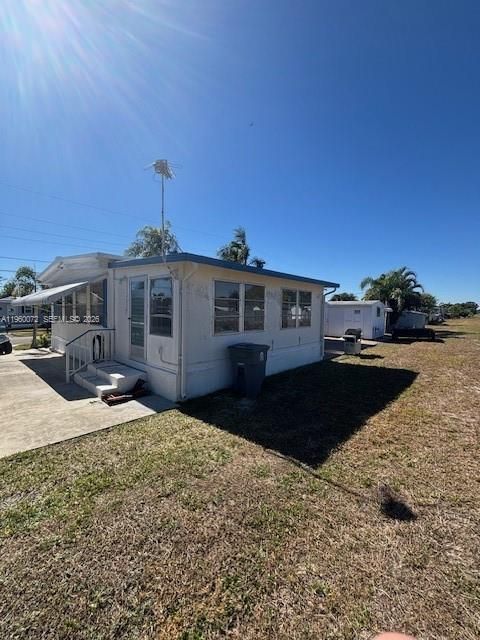 For Sale: $189,900 (2 beds, 2 baths, 960 Square Feet)