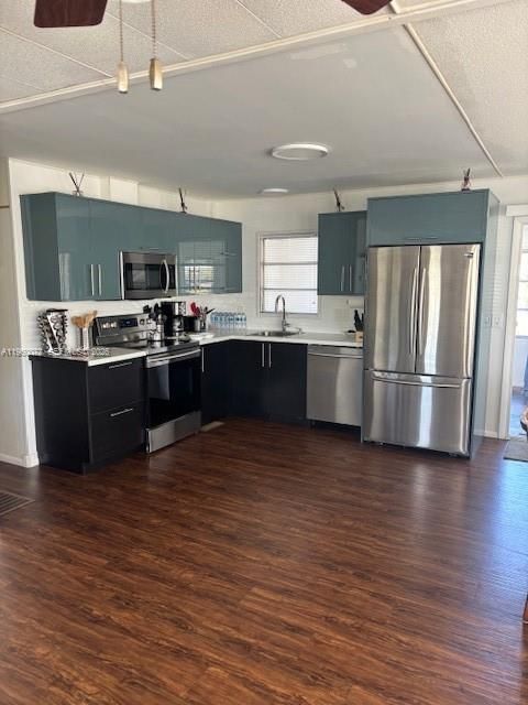 For Sale: $189,900 (2 beds, 2 baths, 960 Square Feet)