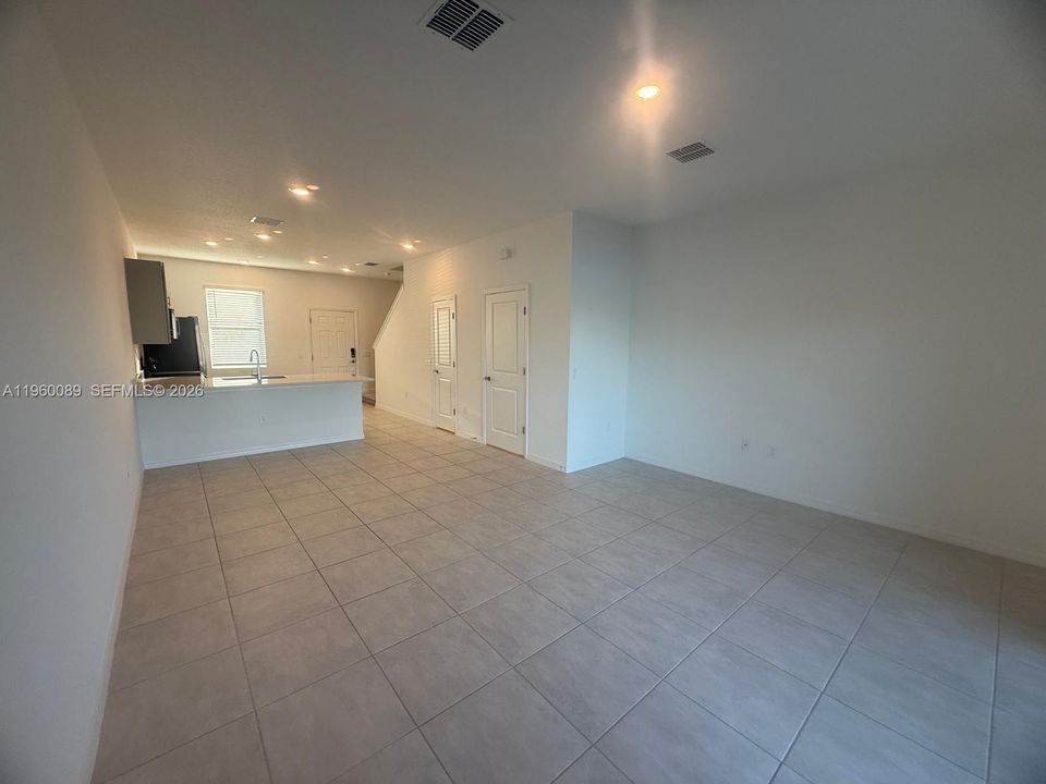 En Venta: $250,000 (2 camas, 2 baños, 1275 Pies cuadrados)