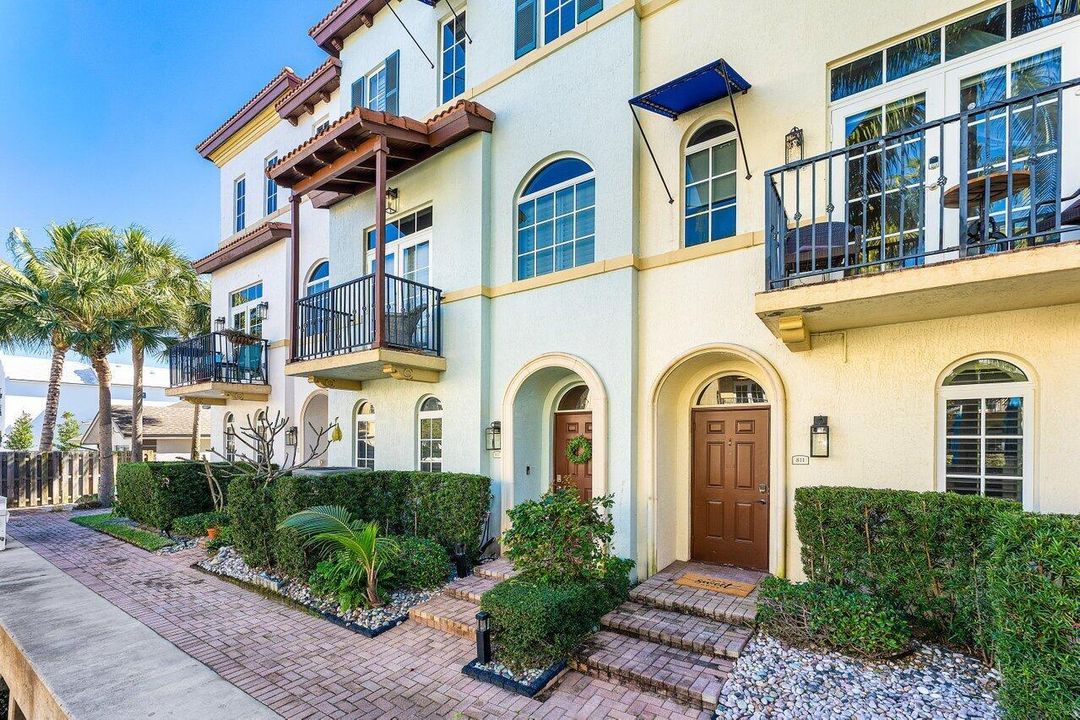 813 Estancia Way