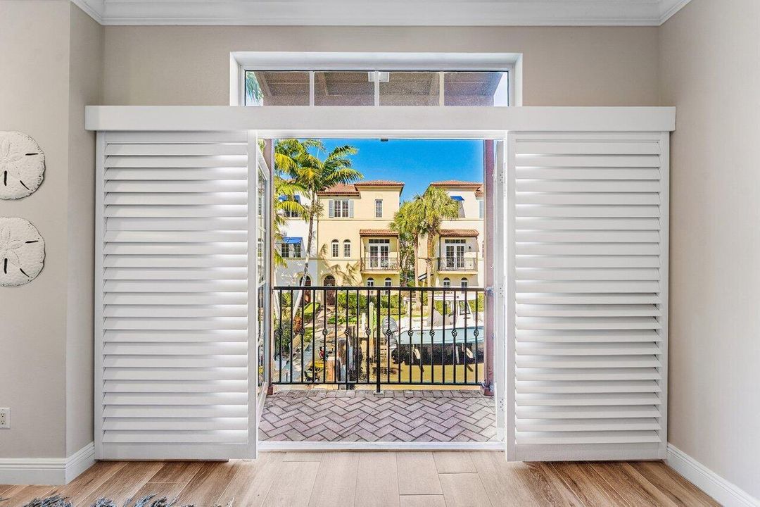 813 Estancia Way
