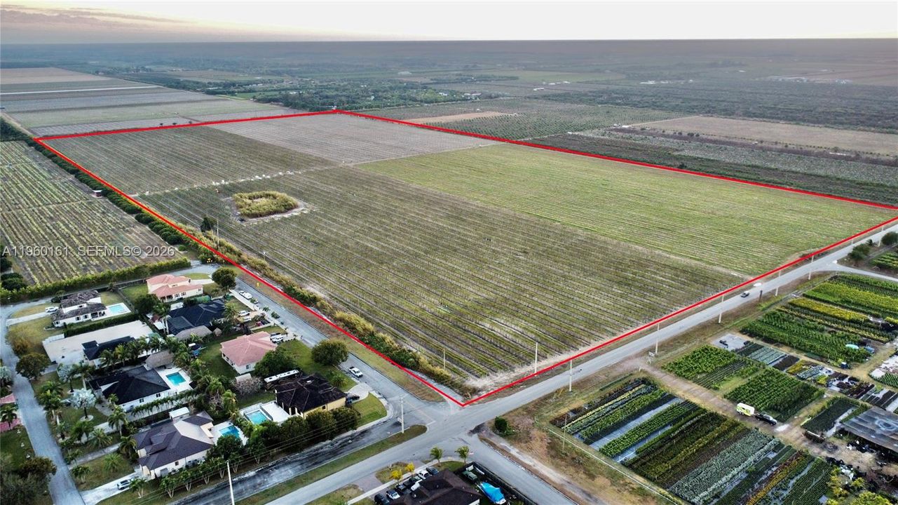 На продажу: $16,000,000 (74.12 acres)