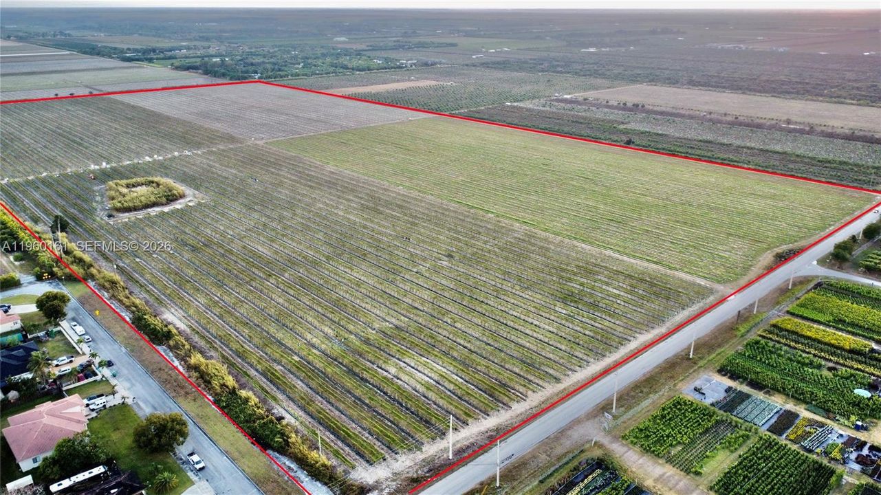 На продажу: $16,000,000 (74.12 acres)