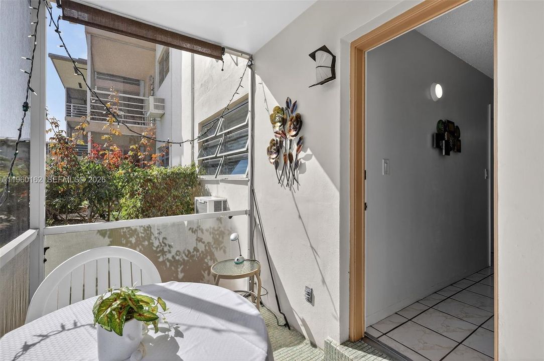 For Sale: $57,000 (1 beds, 1 baths, 688 Square Feet)