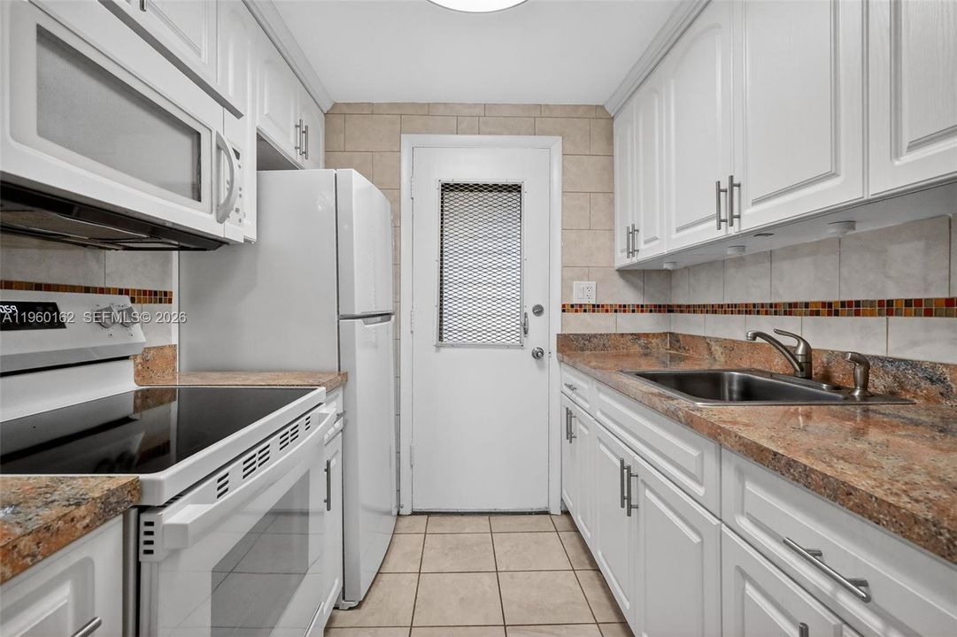 For Sale: $57,000 (1 beds, 1 baths, 688 Square Feet)
