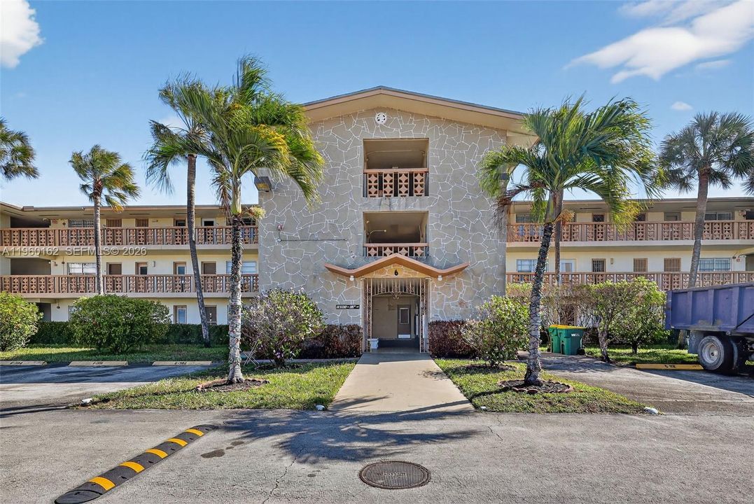 For Sale: $57,000 (1 beds, 1 baths, 688 Square Feet)