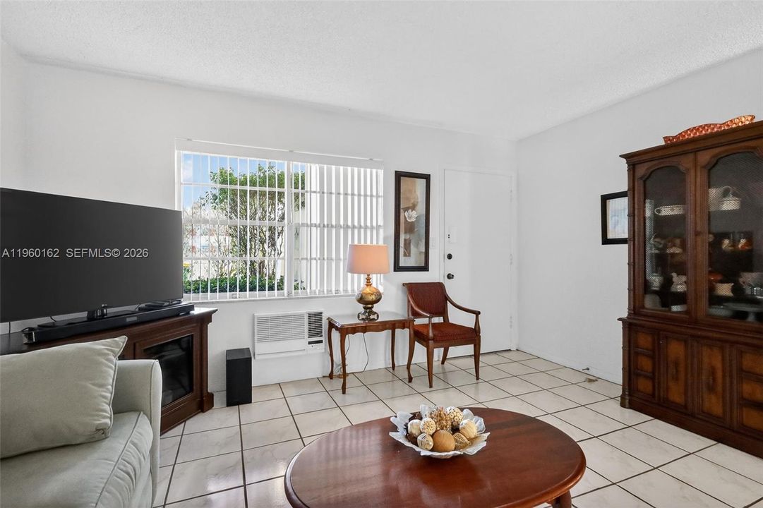 For Sale: $57,000 (1 beds, 1 baths, 688 Square Feet)
