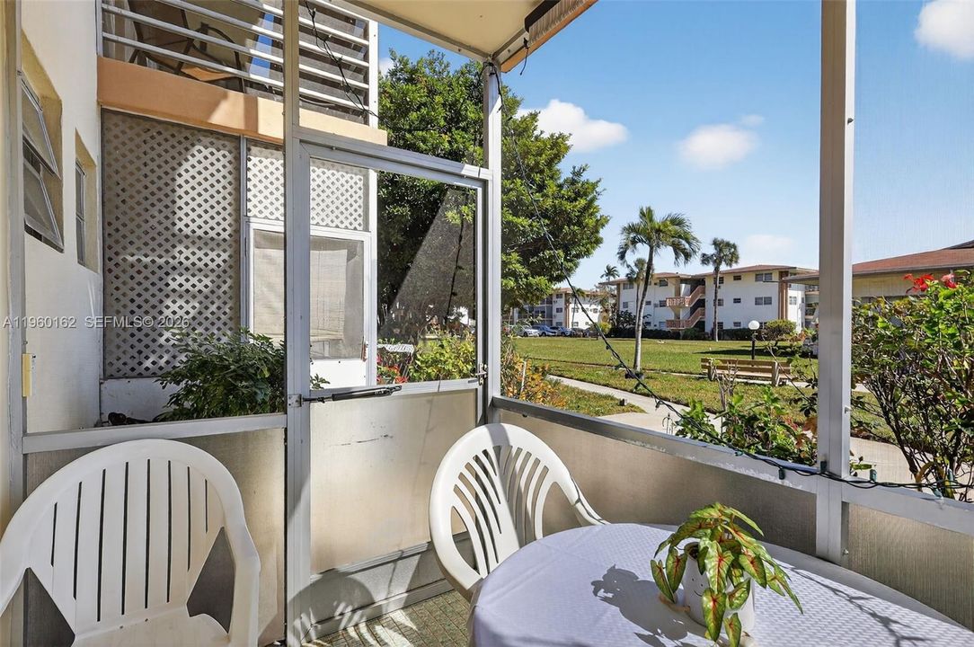 For Sale: $57,000 (1 beds, 1 baths, 688 Square Feet)