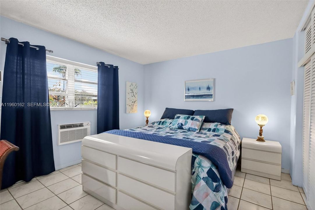 For Sale: $57,000 (1 beds, 1 baths, 688 Square Feet)