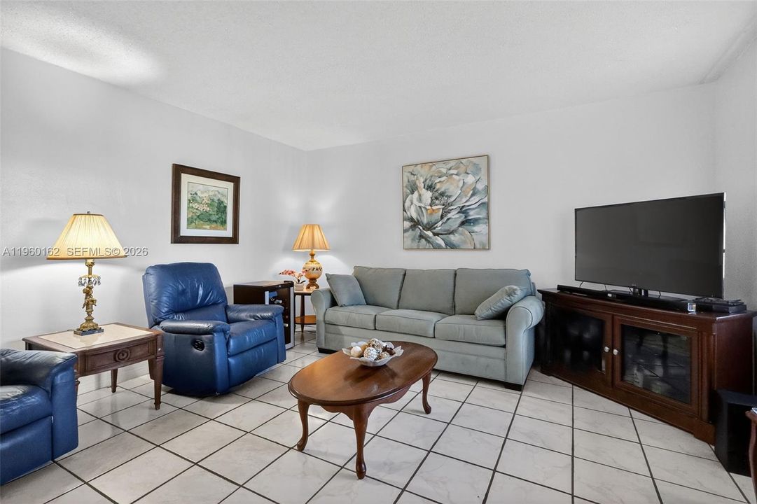 For Sale: $57,000 (1 beds, 1 baths, 688 Square Feet)