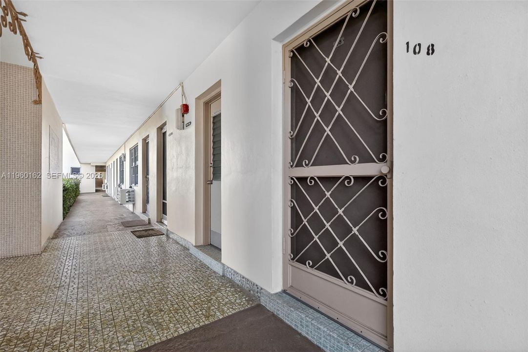 For Sale: $57,000 (1 beds, 1 baths, 688 Square Feet)