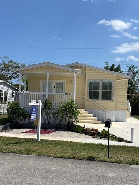 For Sale: $245,000 (2 beds, 2 baths, 1064 Square Feet)