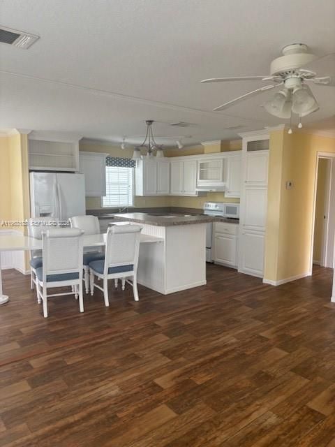 For Sale: $245,000 (2 beds, 2 baths, 1064 Square Feet)