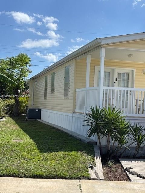 For Sale: $245,000 (2 beds, 2 baths, 1064 Square Feet)