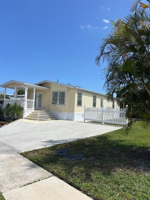 For Sale: $245,000 (2 beds, 2 baths, 1064 Square Feet)