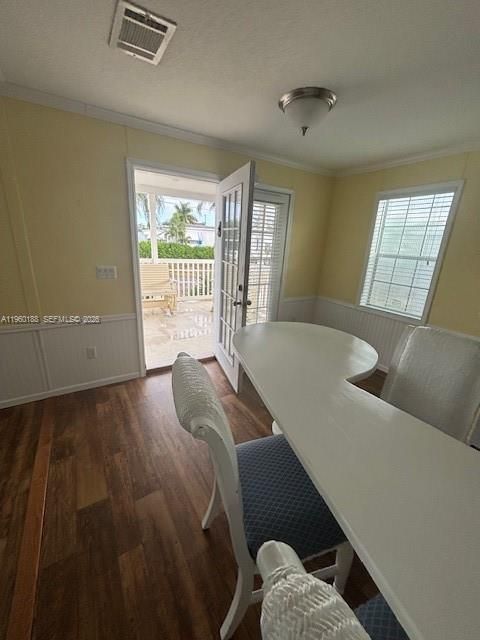 For Sale: $245,000 (2 beds, 2 baths, 1064 Square Feet)