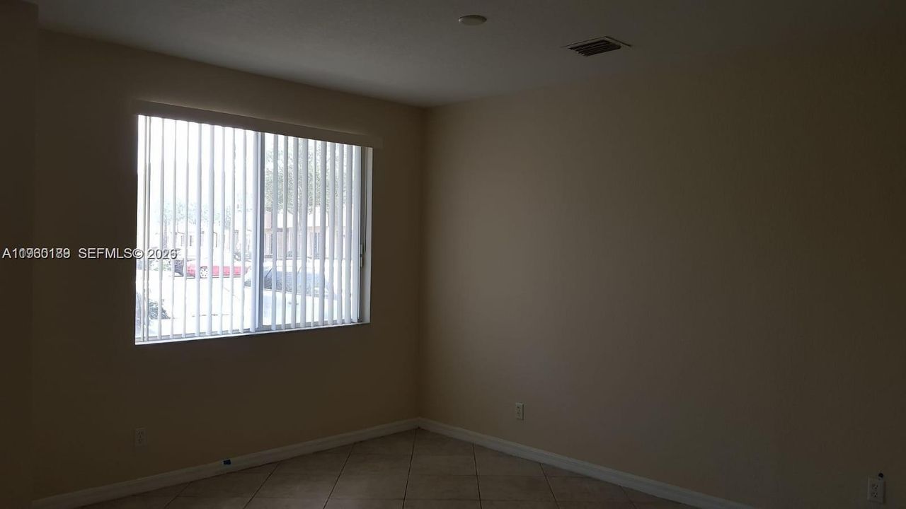 En Venta: $254,900 (3 camas, 2 baños, 1318 Pies cuadrados)