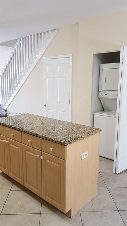 En Venta: $254,900 (3 camas, 2 baños, 1318 Pies cuadrados)