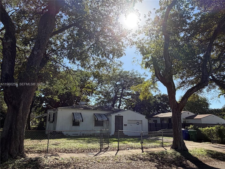 Vendido Recientemente: $320,000 (2 camas, 1 baños, 1062 Pies cuadrados)