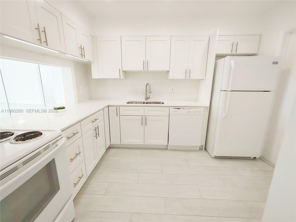 На продажу: $155,000 (2 спален, 1 ванн, 935 Квадратных фут)