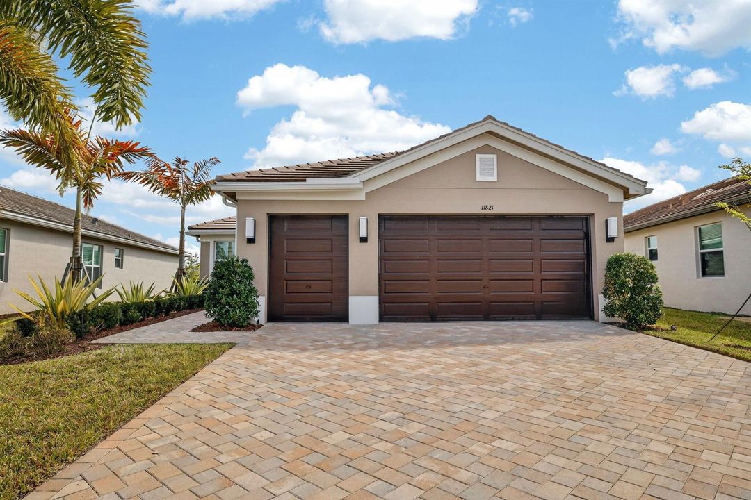 11821 SW Coral Cove Parkway