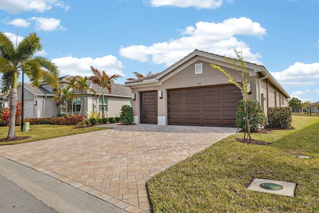 11821 SW Coral Cove Parkway