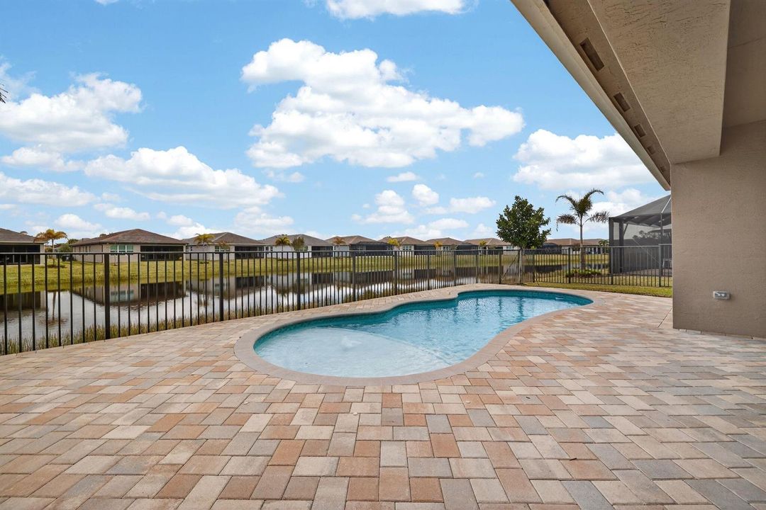 11821 SW Coral Cove Parkway