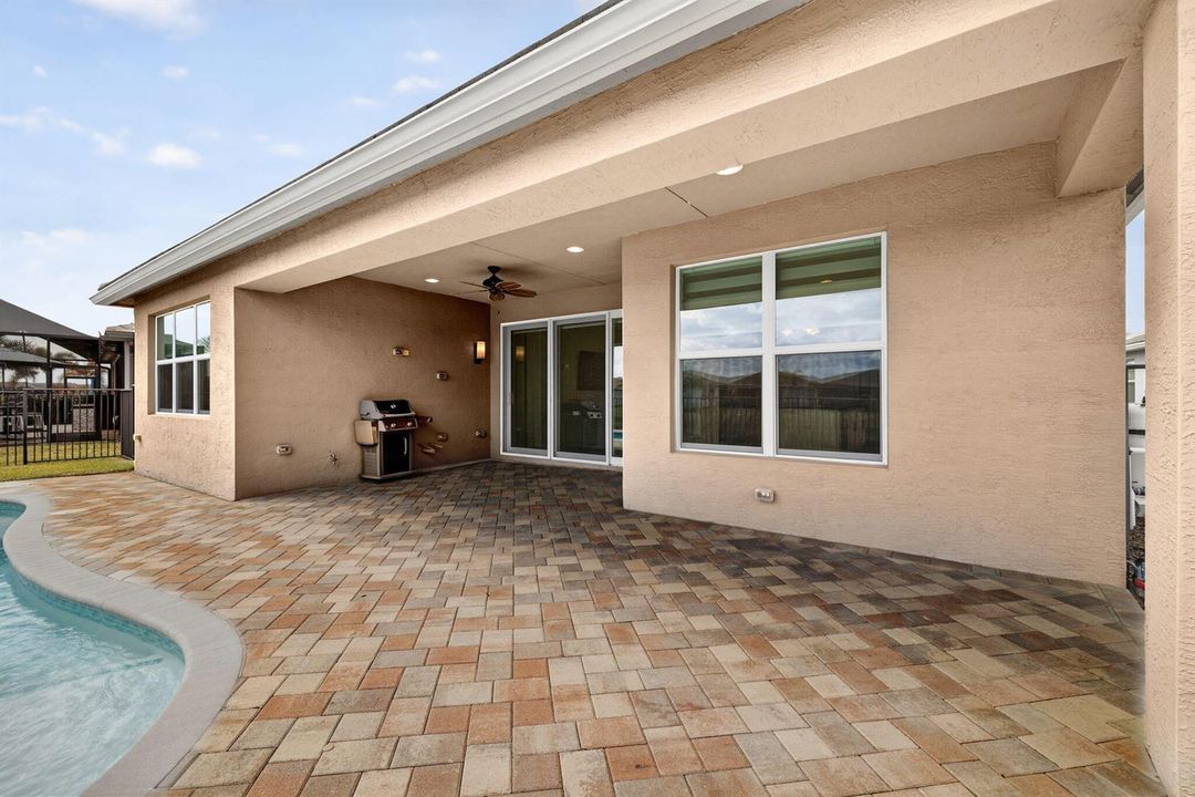 11821 SW Coral Cove Parkway