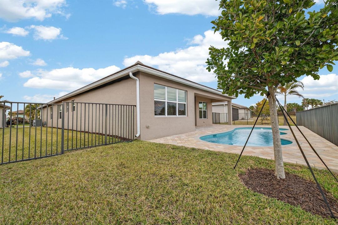 11821 SW Coral Cove Parkway