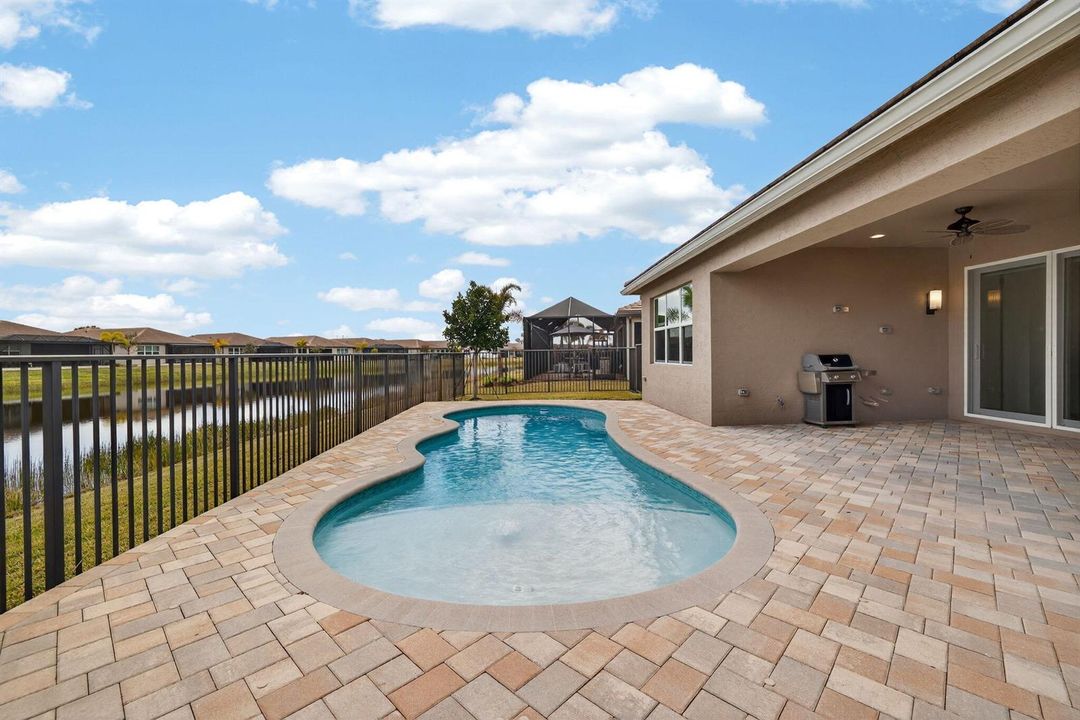 11821 SW Coral Cove Parkway