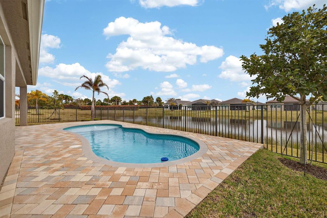 11821 SW Coral Cove Parkway