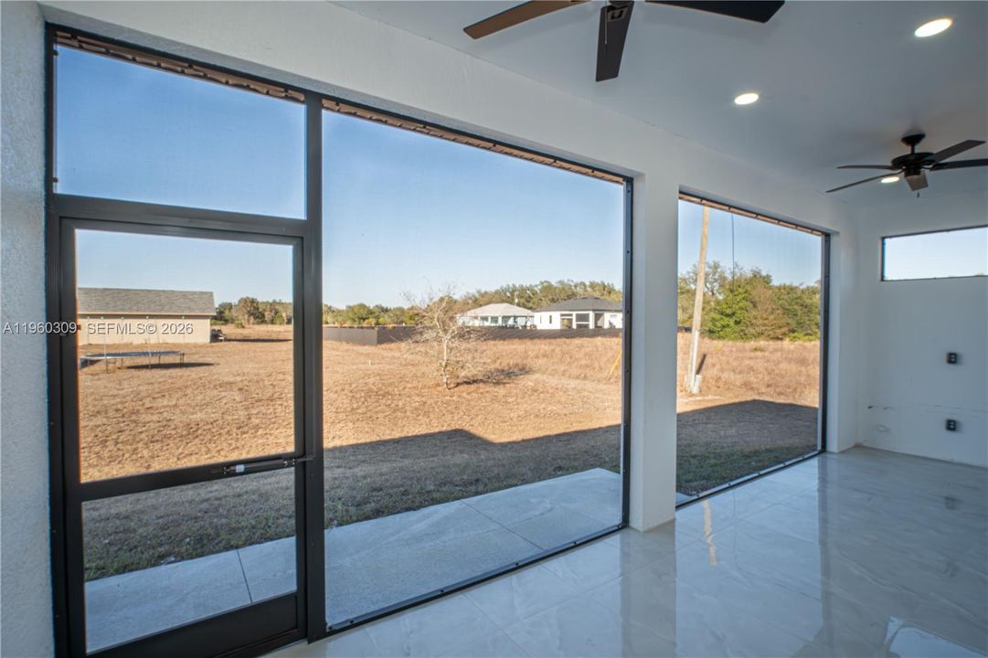 En Venta: $389,900 (4 camas, 2 baños, 1800 Pies cuadrados)