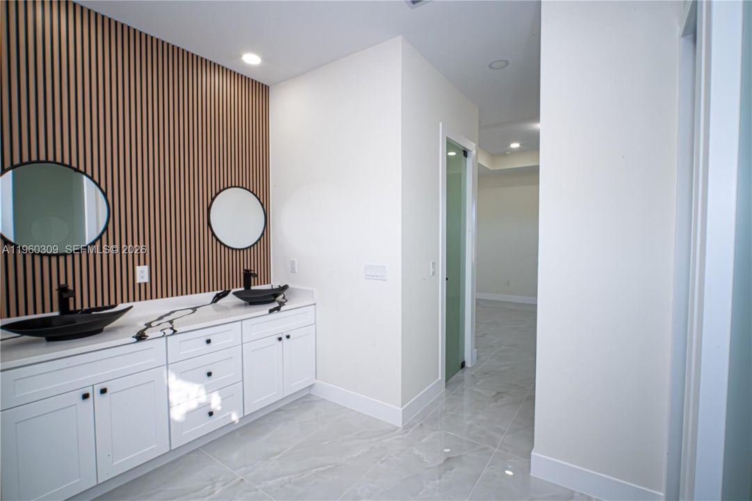 En Venta: $389,900 (4 camas, 2 baños, 1800 Pies cuadrados)