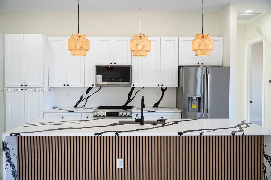 En Venta: $389,900 (4 camas, 2 baños, 1800 Pies cuadrados)