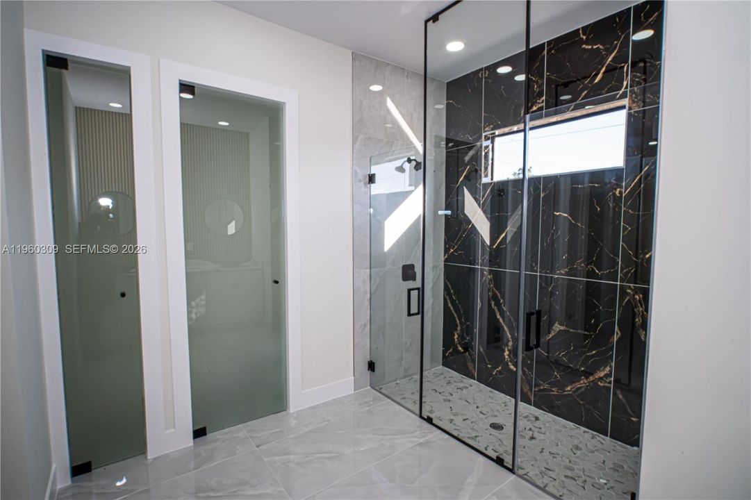 En Venta: $389,900 (4 camas, 2 baños, 1800 Pies cuadrados)