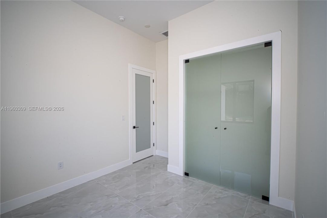 En Venta: $389,900 (4 camas, 2 baños, 1800 Pies cuadrados)