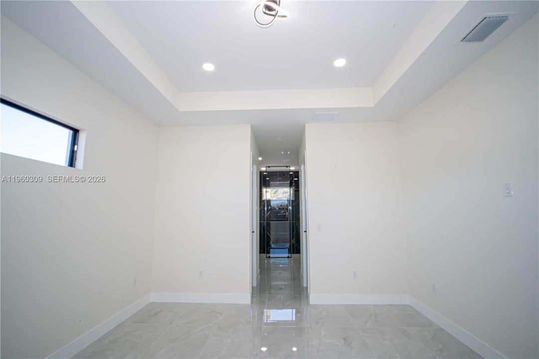 En Venta: $389,900 (4 camas, 2 baños, 1800 Pies cuadrados)