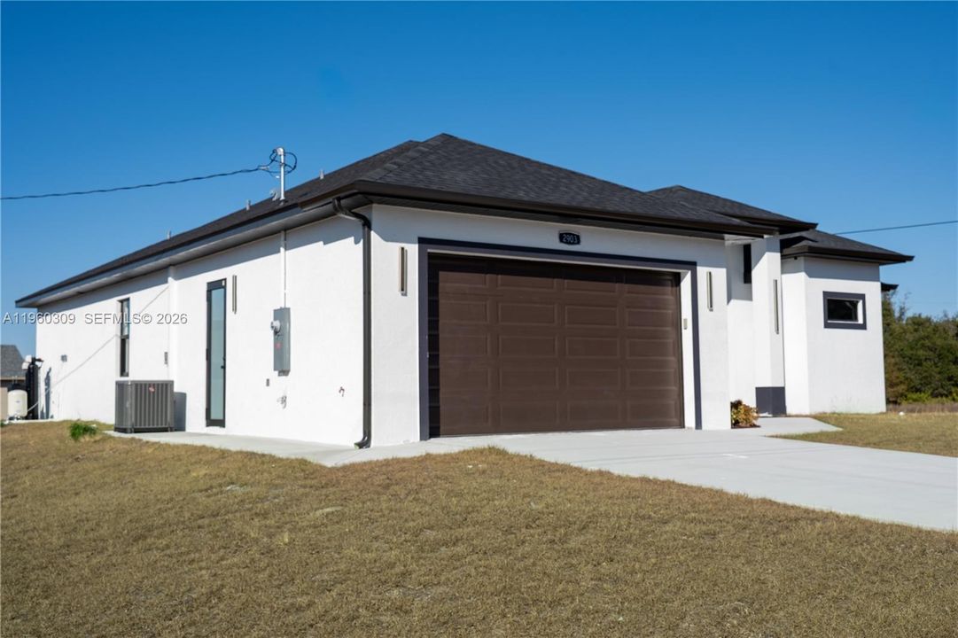 En Venta: $389,900 (4 camas, 2 baños, 1800 Pies cuadrados)