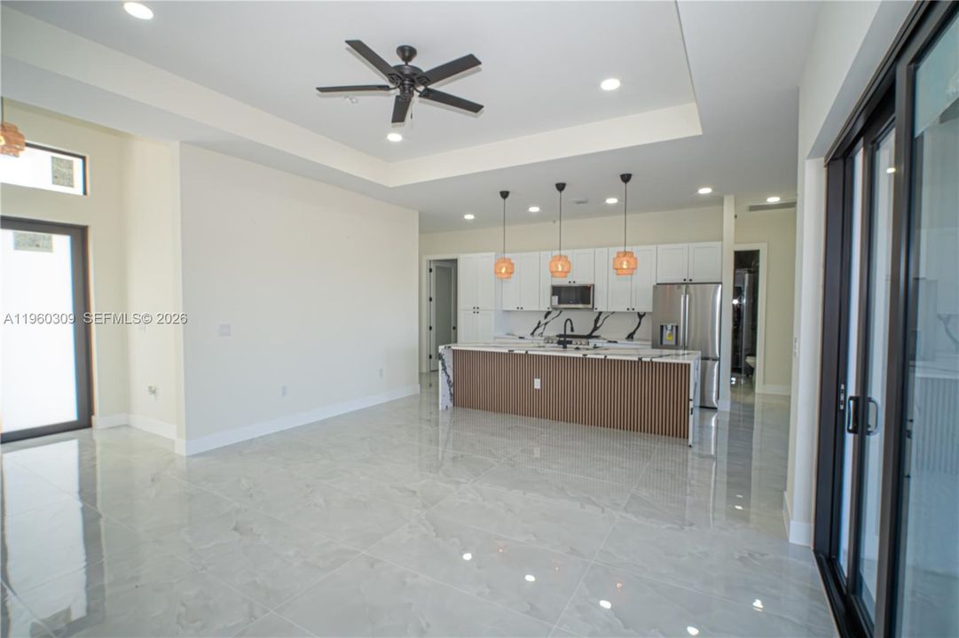 En Venta: $389,900 (4 camas, 2 baños, 1800 Pies cuadrados)