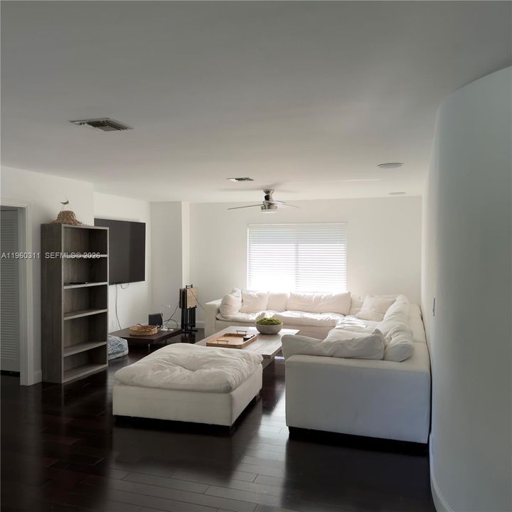En Renta: $8,900 (3 camas, 2 baños, 2145 Pies cuadrados)