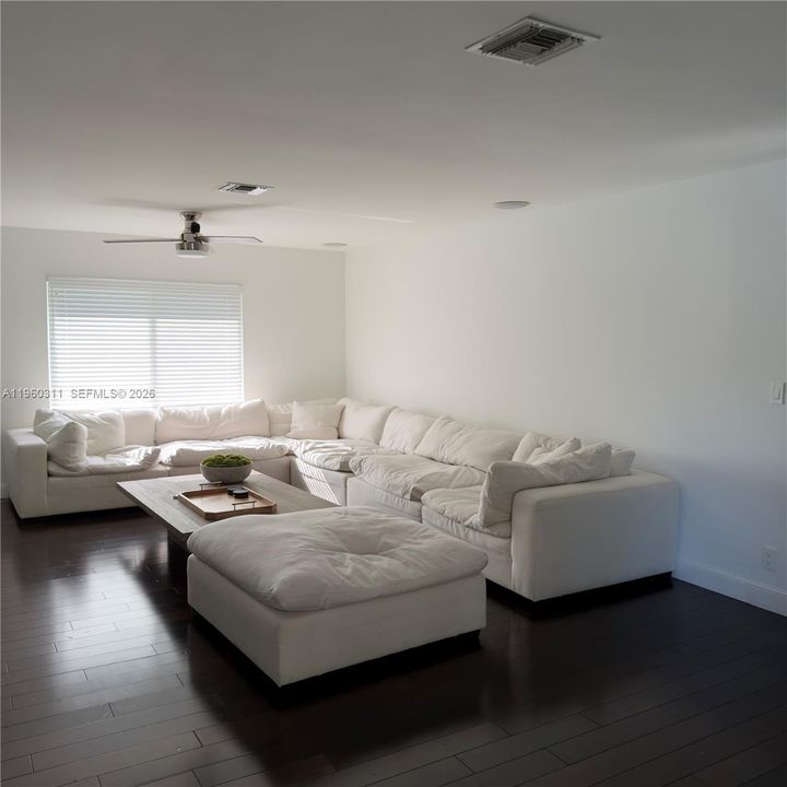 En Renta: $8,900 (3 camas, 2 baños, 2145 Pies cuadrados)
