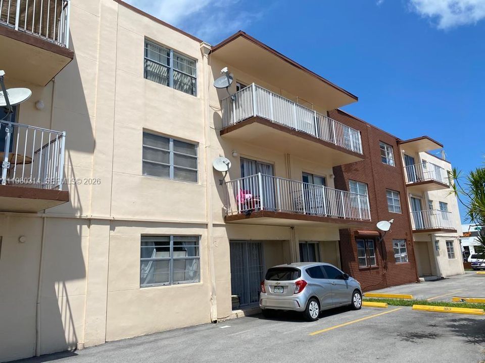 For Sale: $175,000 (1 beds, 1 baths, 850 Square Feet)