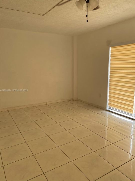 For Sale: $175,000 (1 beds, 1 baths, 850 Square Feet)