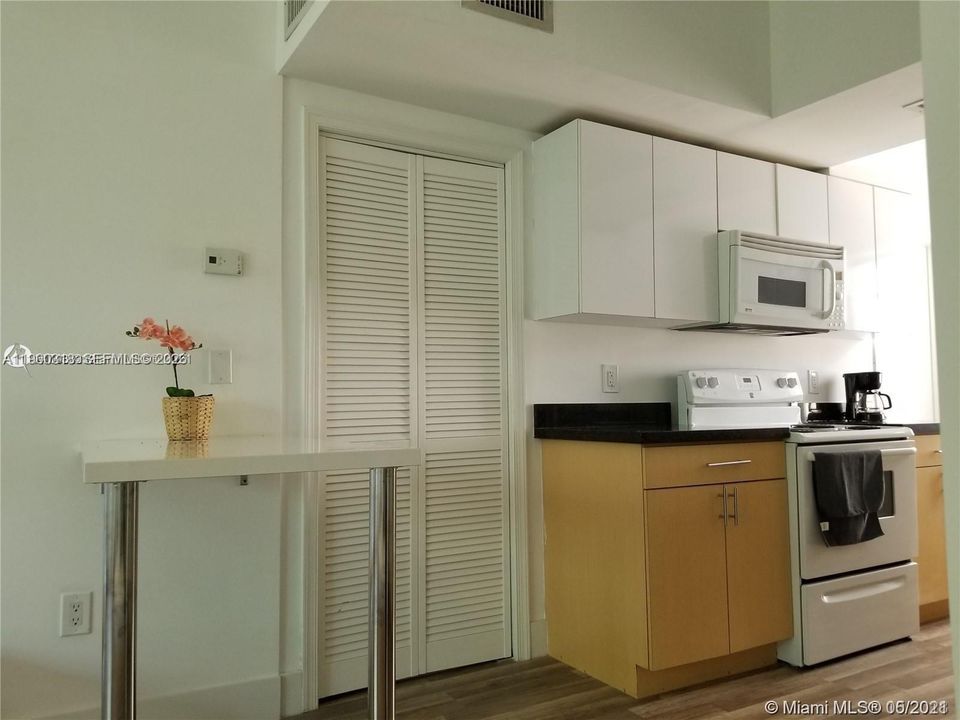En Venta: $210,000 (0 camas, 1 baños, 438 Pies cuadrados)