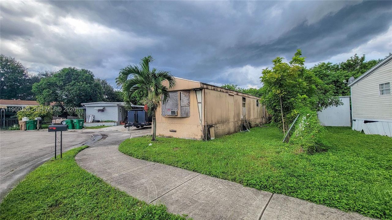 For Sale: $195,000 (2 beds, 2 baths, 1025 Square Feet)